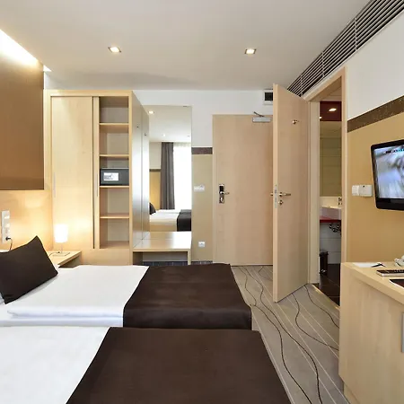 Promenade Otel 3*